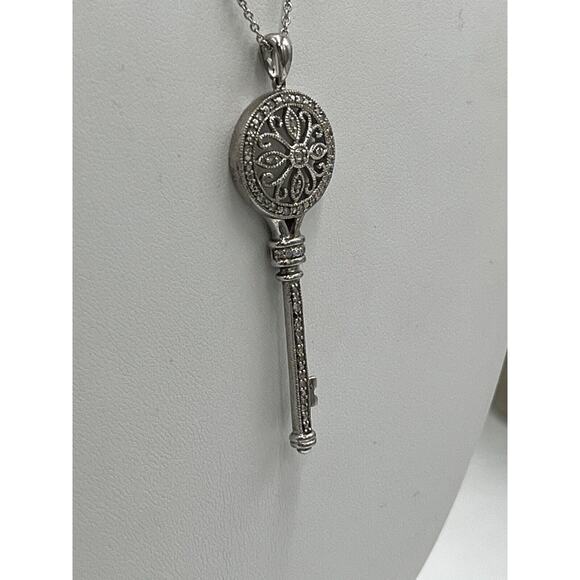 925 Sterling Silver Stamped Genuine Diamonds Floral Key Motif Chain Necklace - Picture 13 of 15